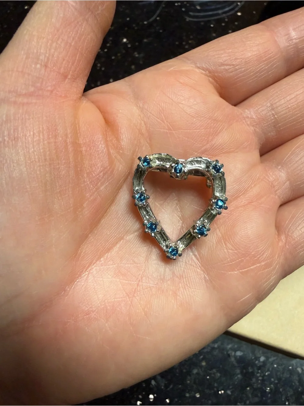 ✨Beautiful Vintage Heart Blue Crystal Brooch Pin